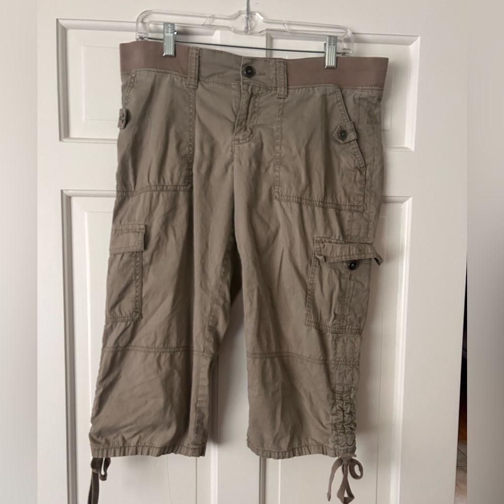 Women’s Casual Tan Cargo Capris